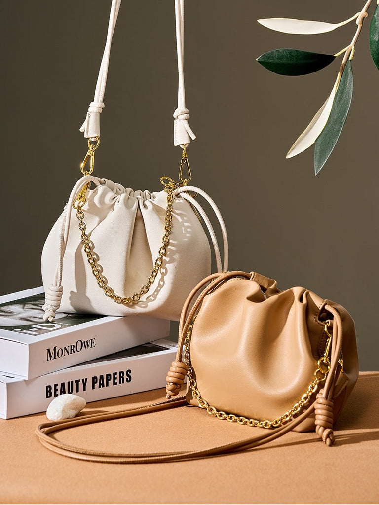 Mini sac seau en cuir, sac bandoulière avec chaîne, sac à lacets en cuir souple, sac à main tendance 2025, sac féminin chic, modèle Ipsy - Sac à main - Camel