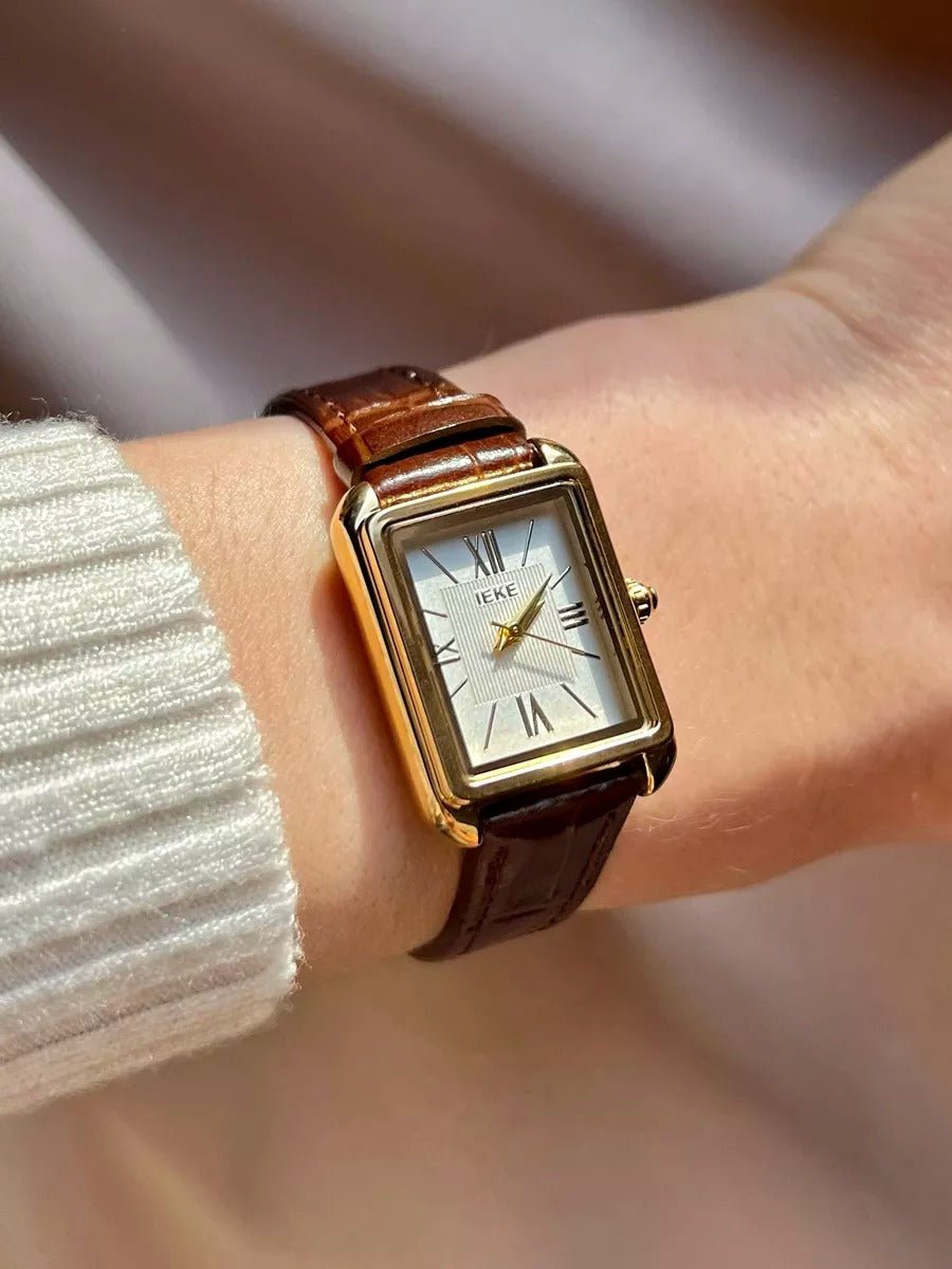 Montre rectangulaire femme, boîtier doré, chiffres romains, bracelet simili vegan, style vintage, modèle Shana - Montre - Marron