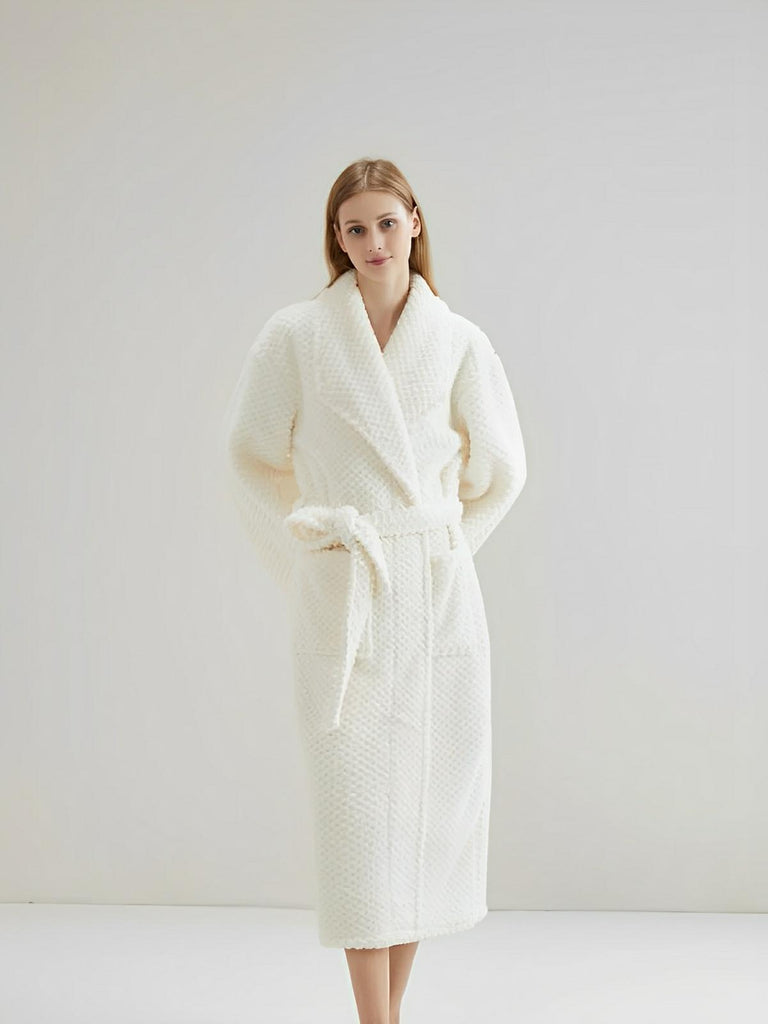 Peignoir homme femme, coton doux texturé, col châle, ceinture amovible, deux poches pratiques, confort maison, mi - mollet, modèle Junia - Peignoir - Blanc M