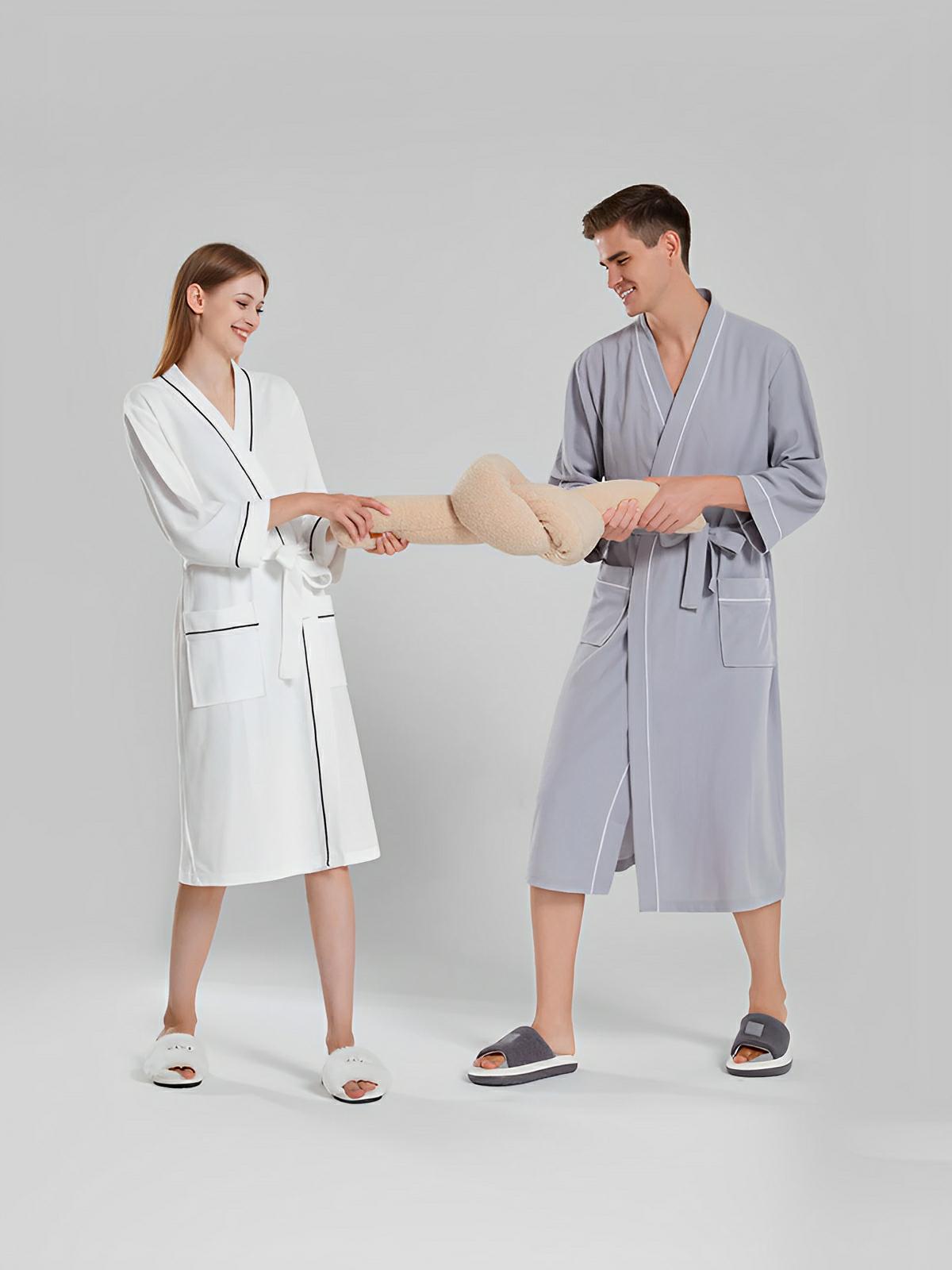 Peignoir homme femme, coton nid d'abeille doux, ceinture ajustable, poches pratiques, col en V moderne, peignoir long léger, peignoir bain confort, peignoir maison, modèle Lermi - Peignoir - Bleu marine M