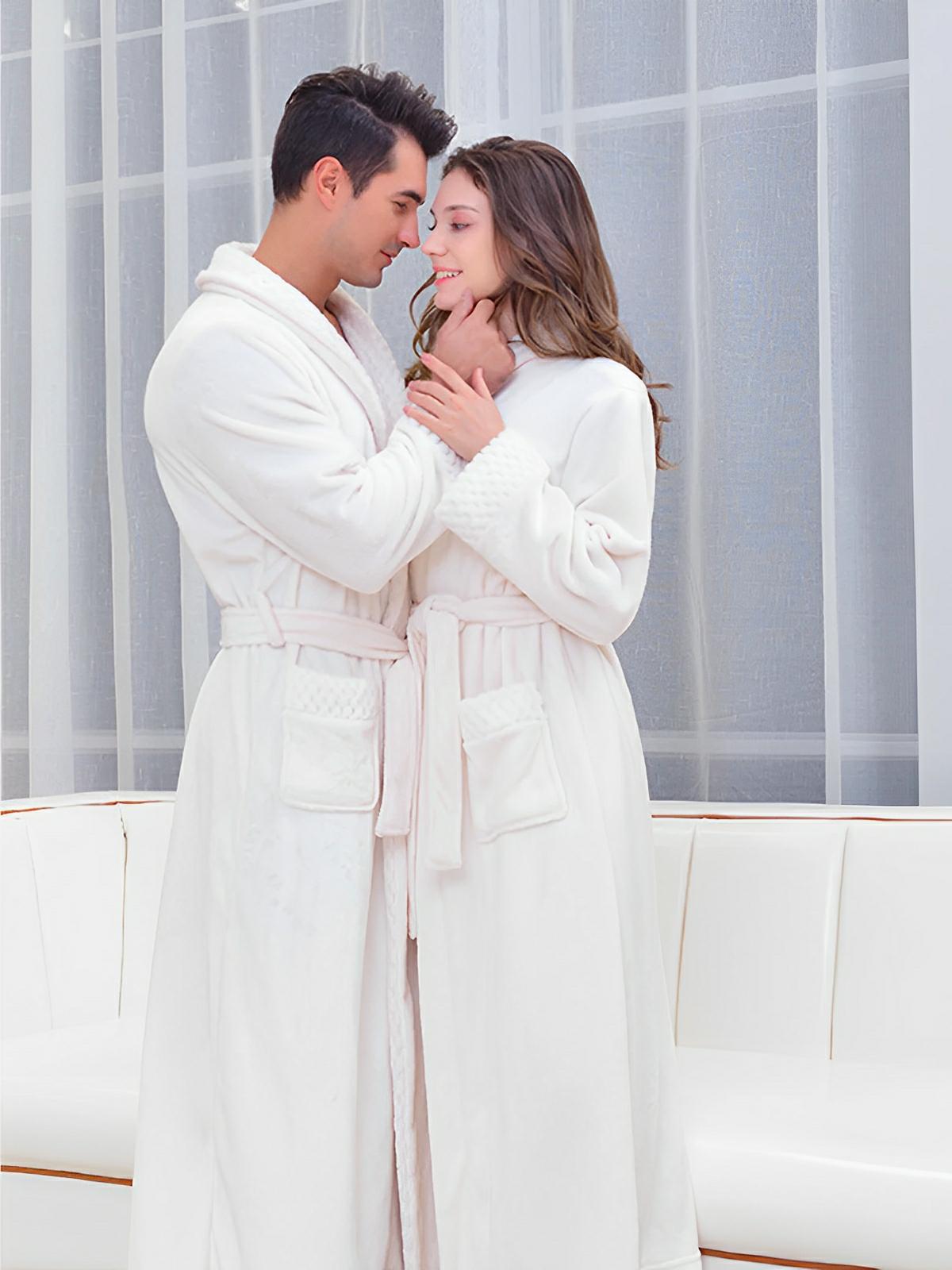 Peignoir long en flanelle ultra douce, modèle mixte, confort chaud pour l’hiver, ceinture à nouer, poches pratiques, col châle raffiné, modèle Porta - Peignoir - Blanc M