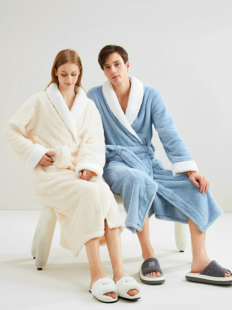 Peignoir polaire doux, peignoir long mixte hiver, ceinture amovible, col châle contrasté, poches pratiques, confort cocooning, plusieurs couleurs, modèle Cassiope - Peignoir - Bleu M