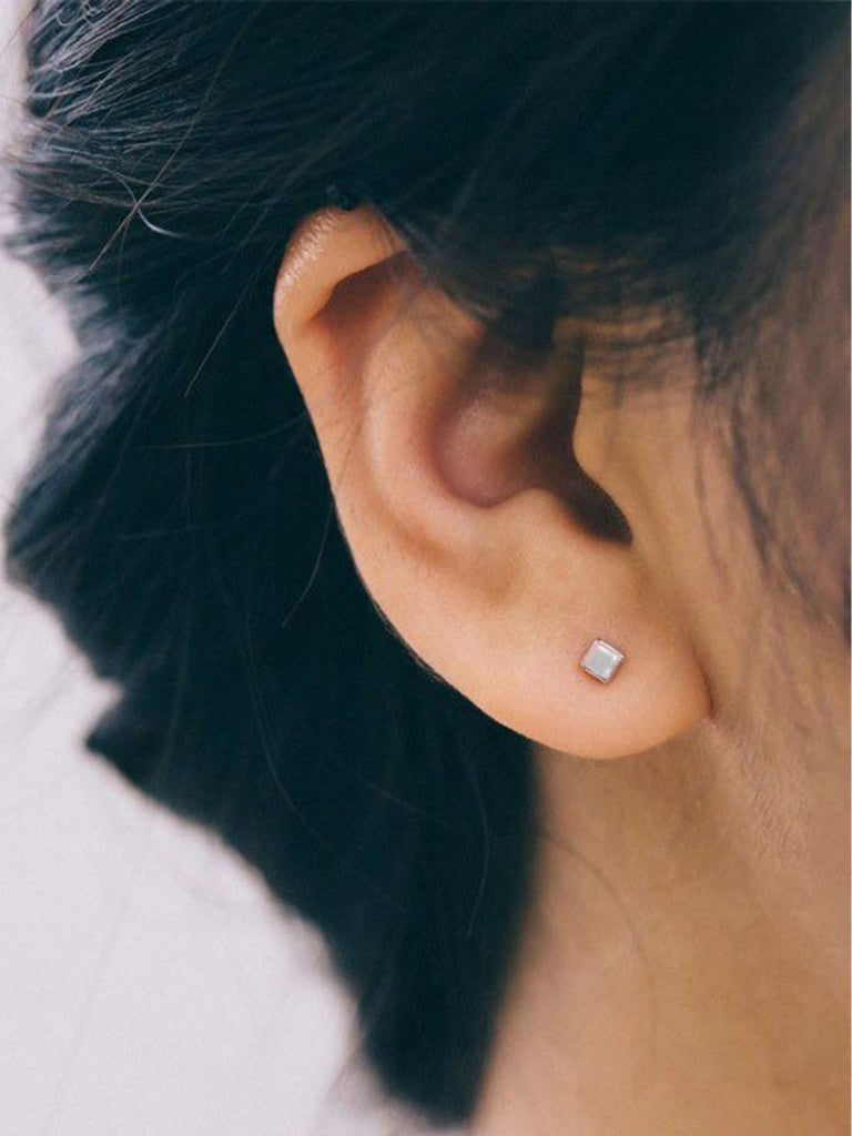 Petites boucles d’oreilles femme, carré minimaliste, acier inoxydable, or ou or rose, bijou léger, style moderne, modèle Elicheva - Boucles d'oreilles - Argent 4 mm