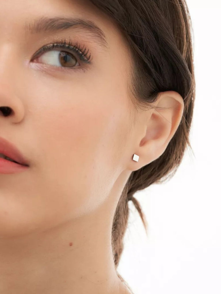 Petites boucles d’oreilles femme, carré minimaliste, acier inoxydable, or ou or rose, bijou léger, style moderne, modèle Elicheva - Boucles d'oreilles - Argent 4 mm