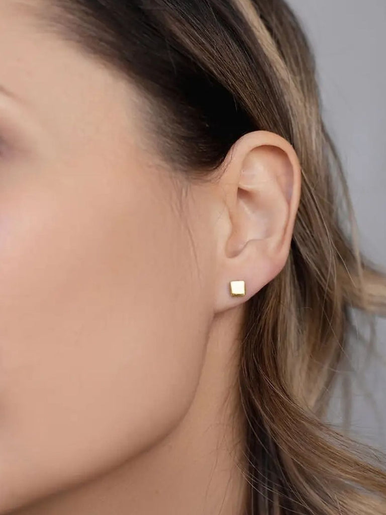 Petites boucles d’oreilles femme, carré minimaliste, acier inoxydable, or ou or rose, bijou léger, style moderne, modèle Elicheva - Boucles d'oreilles - Or 4 mm