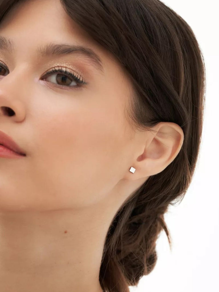 Petites boucles d’oreilles femme, carré minimaliste, acier inoxydable, or ou or rose, bijou léger, style moderne, modèle Elicheva - Boucles d'oreilles - Argent 4 mm