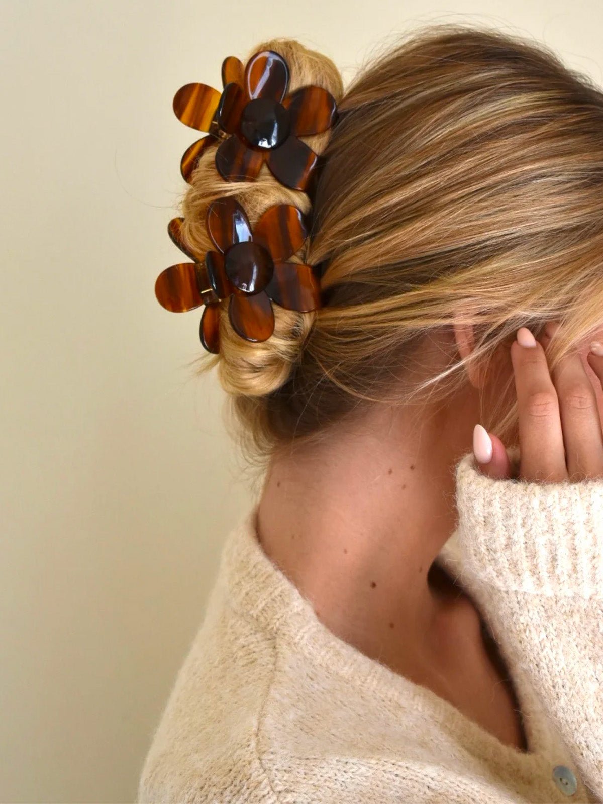 Pince à cheveux fleur, pince crabe acétate, accessoire cheveux femme, pince marron, pince cheveux design, modèle Xude - Pince à cheveux - Marron