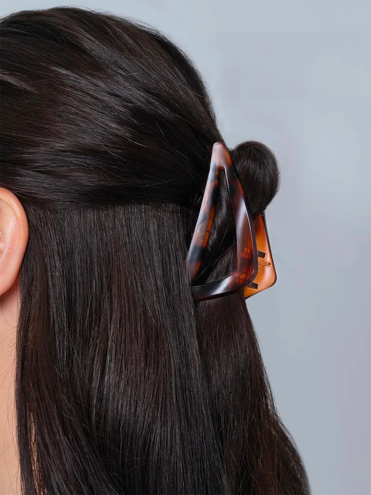 Pince à cheveux triangle, crabe acrylique femme, clip géométrique écaille, barrette cheveux solide, coiffure tendance, modèle Shemine - Pince à cheveux - Ambre