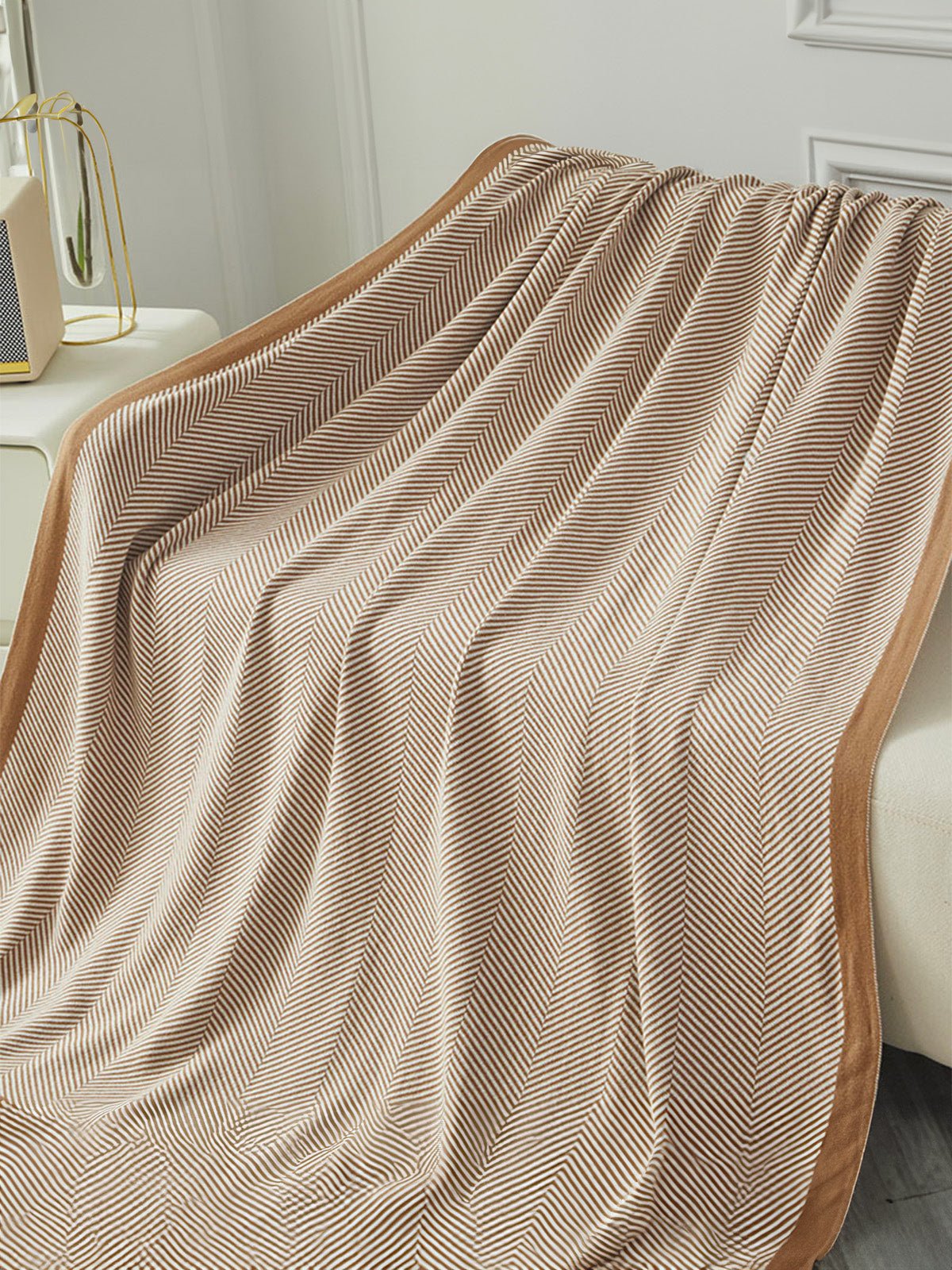 Plaid chevron doux, couverture tricotée, plaid canapé lit, plaid cocooning, couverture légère, modèle Idilo - Beige