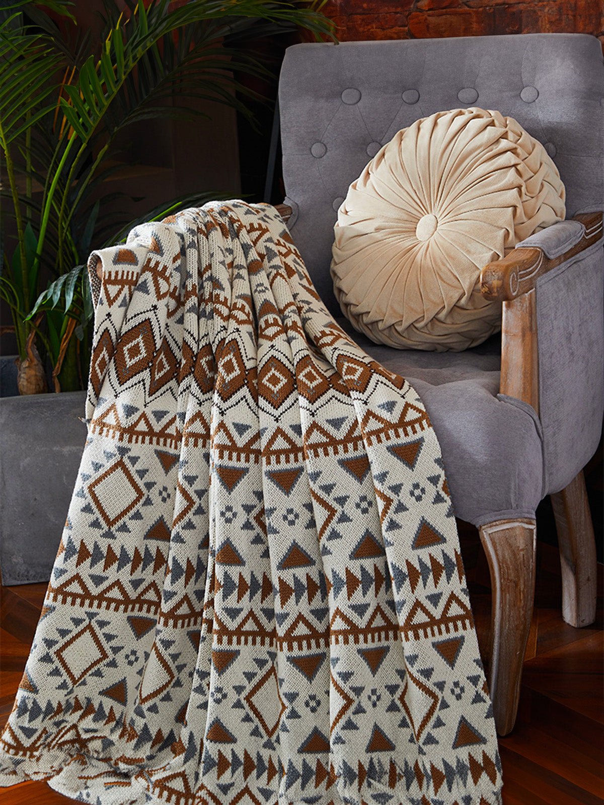 Plaid coton jacquard, couverture canapé, style ethnique, grande taille, doux et chaud, motif géométrique, modèle Zeren - Blanc et marron 130 x 150 cm