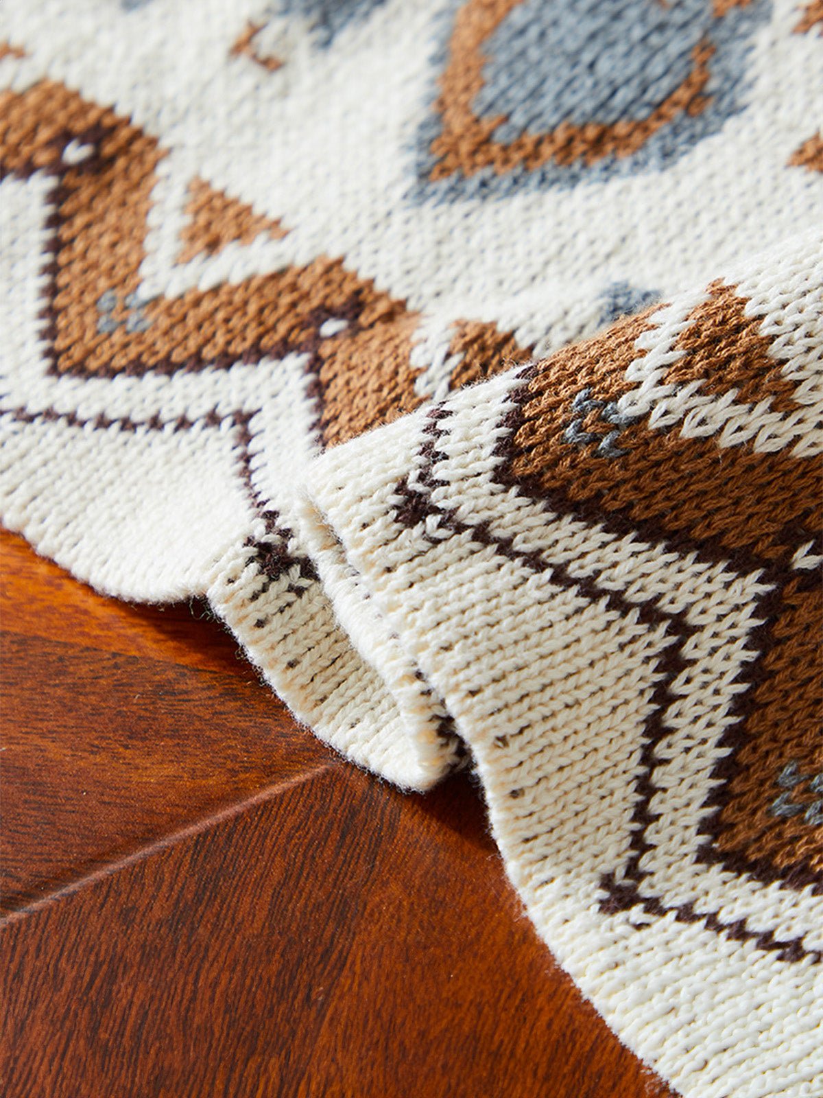 Plaid coton jacquard, couverture canapé, style ethnique, grande taille, doux et chaud, motif géométrique, modèle Zeren - Blanc et marron 130 x 150 cm