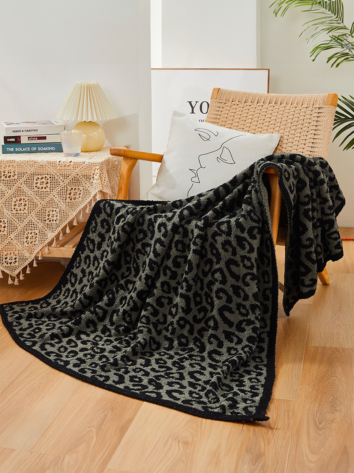 Plaid léopard noir gris, couverture chaude canapé, plaid doux pour salon, jeté de lit cosy, couverture design animalier, Yano - Noir et gris
