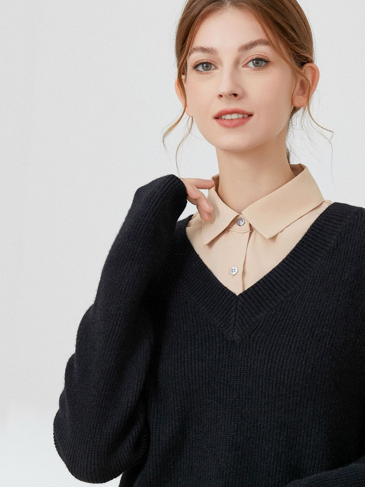Plastron chemise femme, faux col amovible, col classique boutonné, accessoire sous pull, style raffiné, modèle Ozine - Plastron - Beige