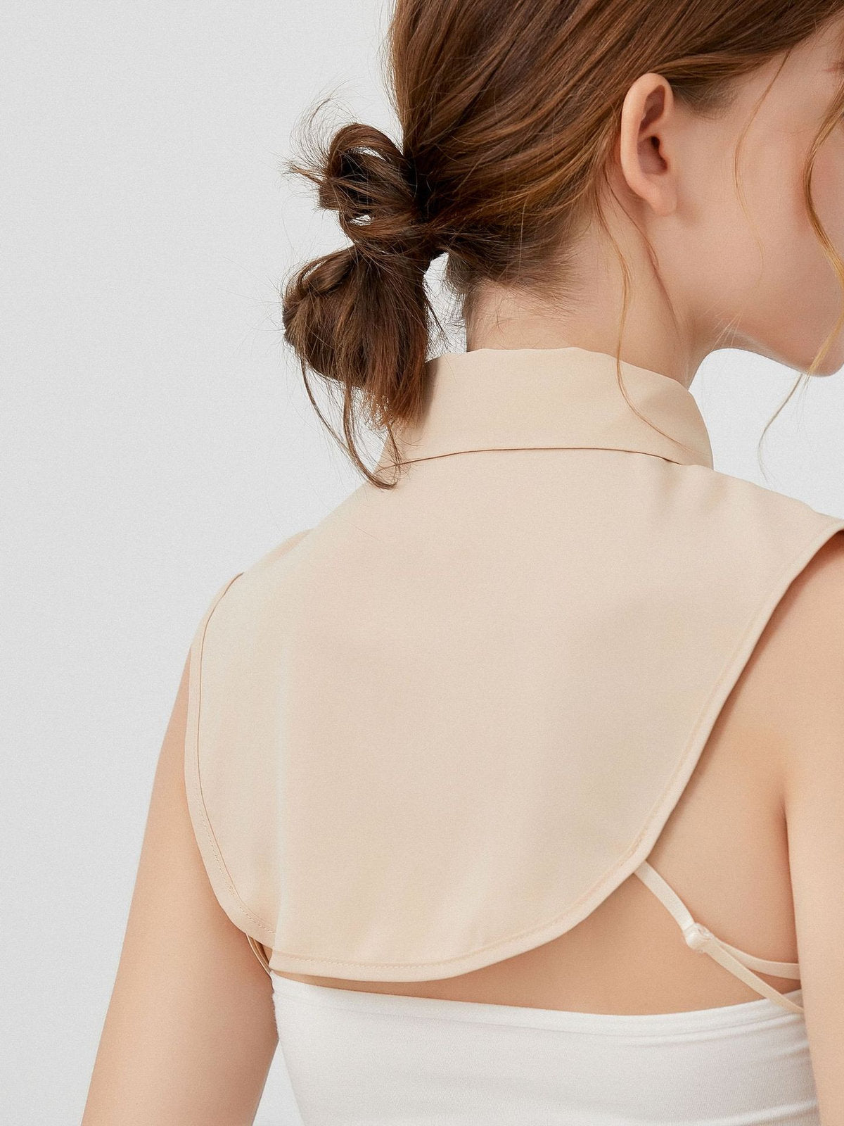 Plastron chemise femme, faux col amovible, col classique boutonné, accessoire sous pull, style raffiné, modèle Ozine - Plastron - Beige