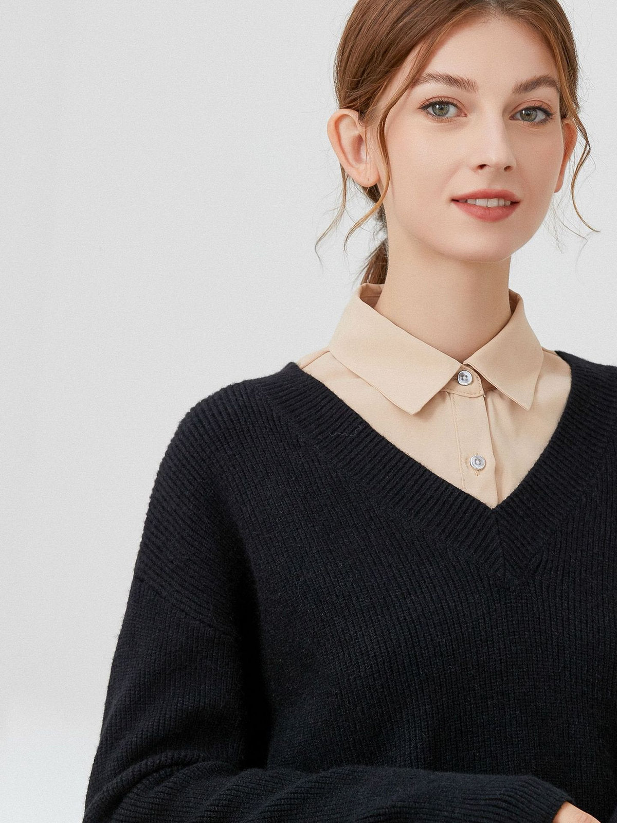 Plastron chemise femme, faux col amovible, col classique boutonné, accessoire sous pull, style raffiné, modèle Ozine - Plastron - Beige