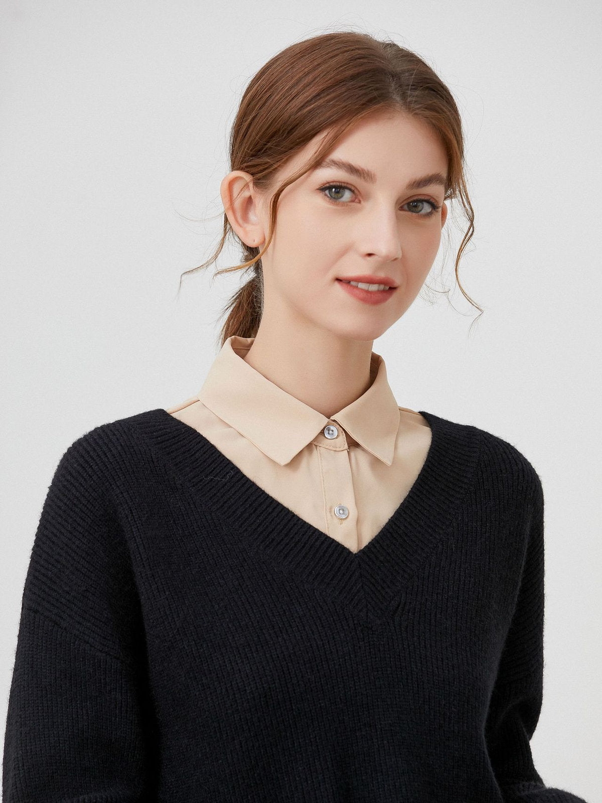Plastron chemise femme, faux col amovible, col classique boutonné, accessoire sous pull, style raffiné, modèle Ozine - Plastron - Beige