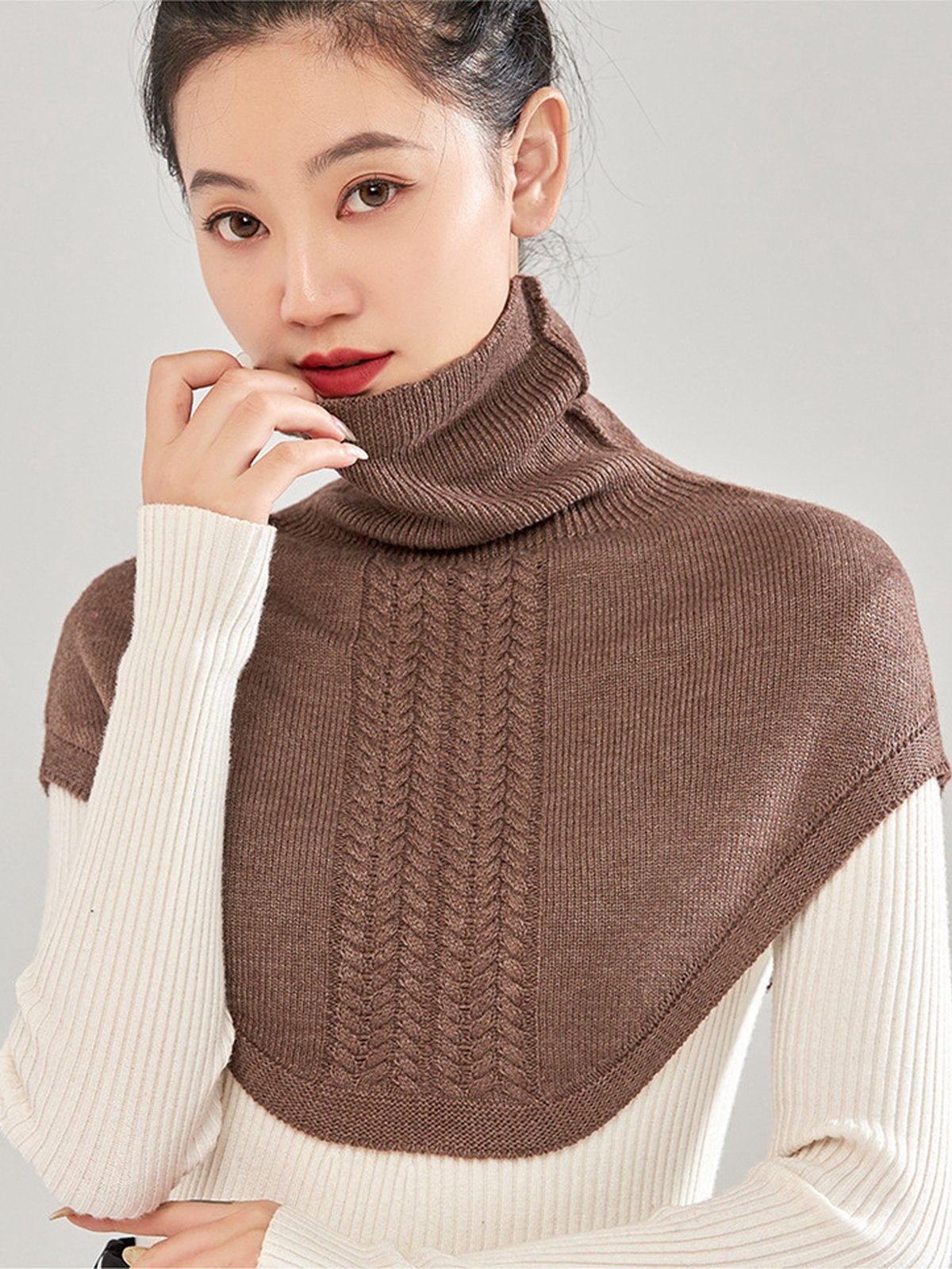 Plastron tricot col roulé femme, cache - cou hiver doux, col montant chaud, fausse encolure laine mélangée, accessoire hiver confortable, modèle Stilma - Plastron - Marron
