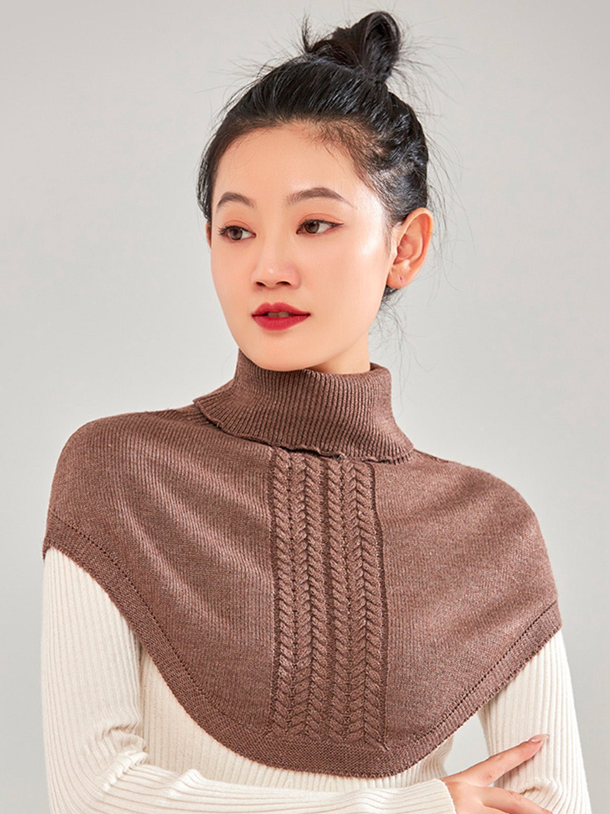 Plastron tricot col roulé femme, cache - cou hiver doux, col montant chaud, fausse encolure laine mélangée, accessoire hiver confortable, modèle Stilma - Plastron - Marron