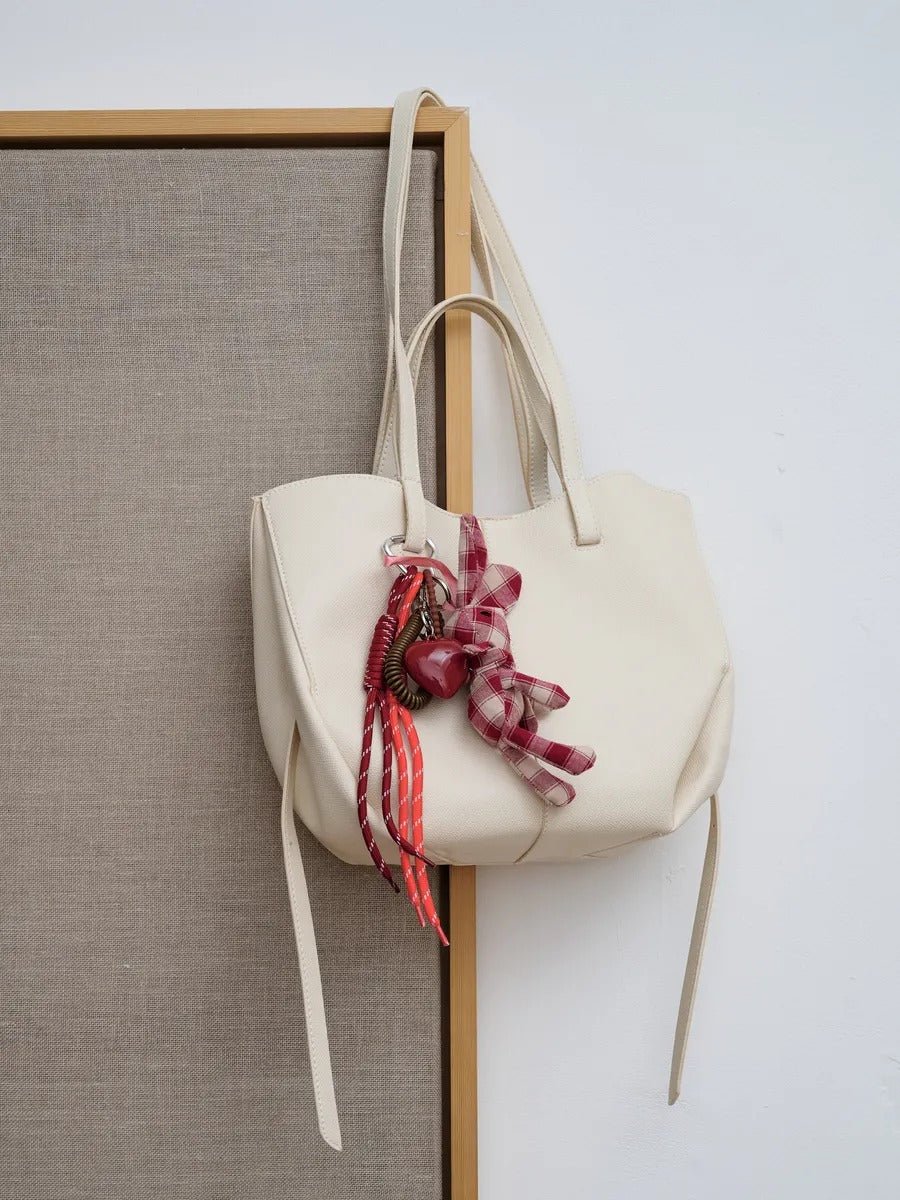 Porte - clés lapin tissu, cœur rouge, pompon sac, accessoire fantaisie, bijou de sac lapin rose, modèle Lapia - Rouge