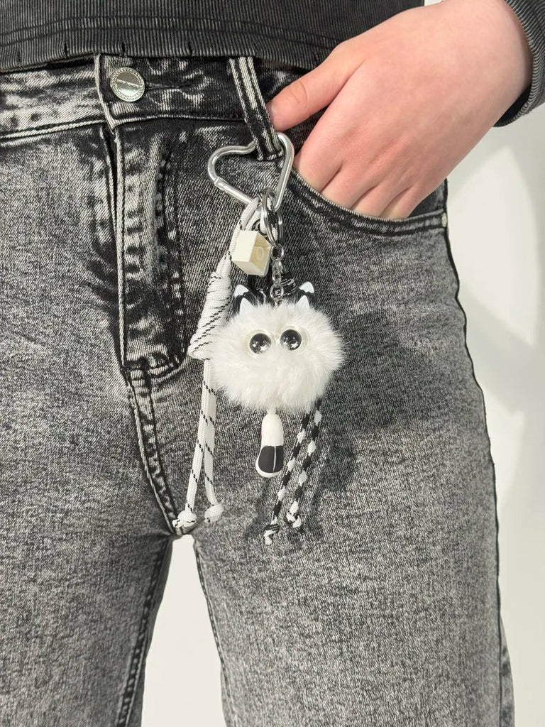 Porte - clés peluche chat, bijou de sac mignon, breloque fantaisie blanche, mousqueton cœur, accessoire sac original, modèle Pouf - Bijoux de sac - Blanc