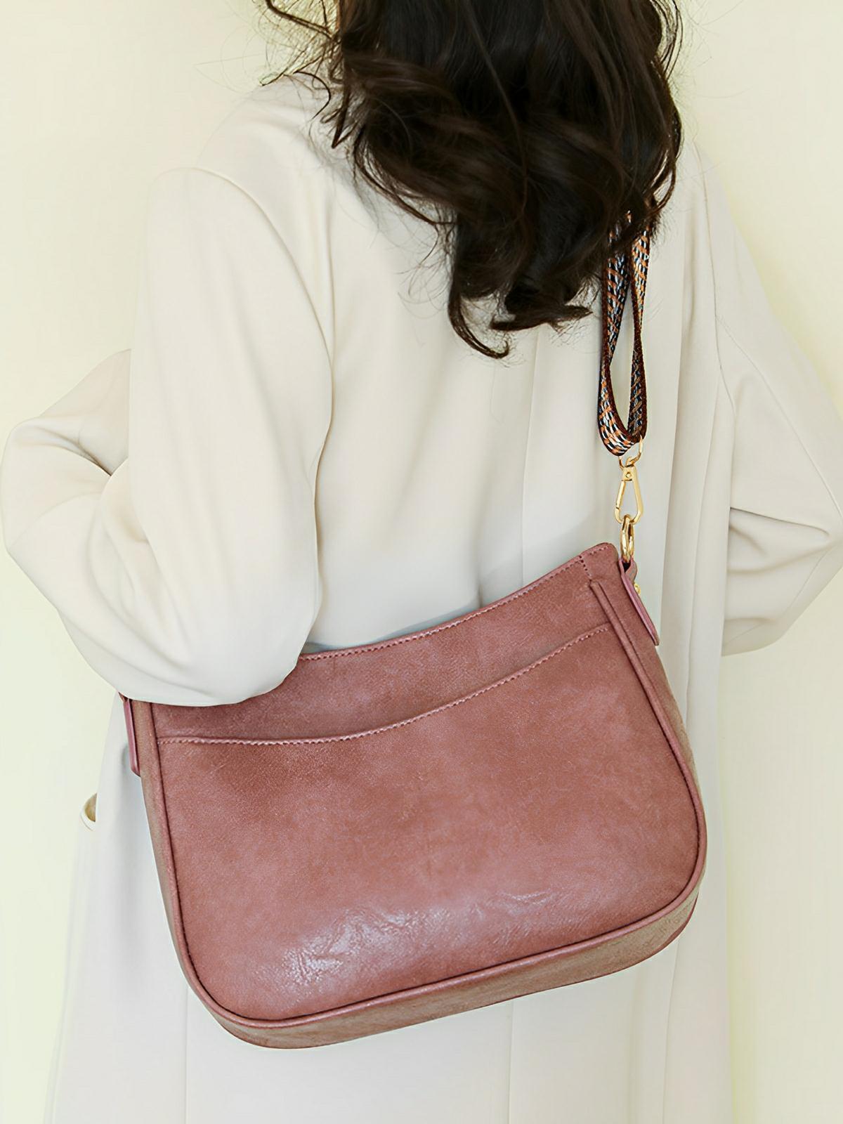 Sac à bandoulière femme, grand format, design rétro, simili vegan, sangle tressée, modèle Tiffany - Sac Bandoulière - Rose