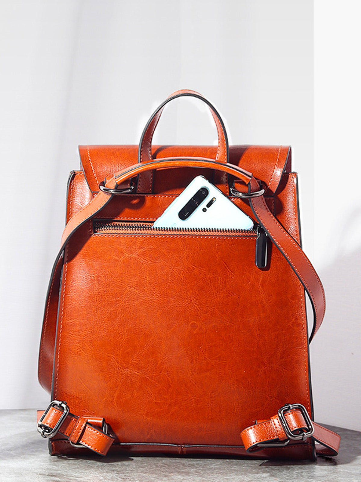Sac à dos cuir femme, sac à dos ville, sac dos souple, sac dos fermeture magnétique, sac dos quotidien, modèle Osanne - Sac à dos - Cognac