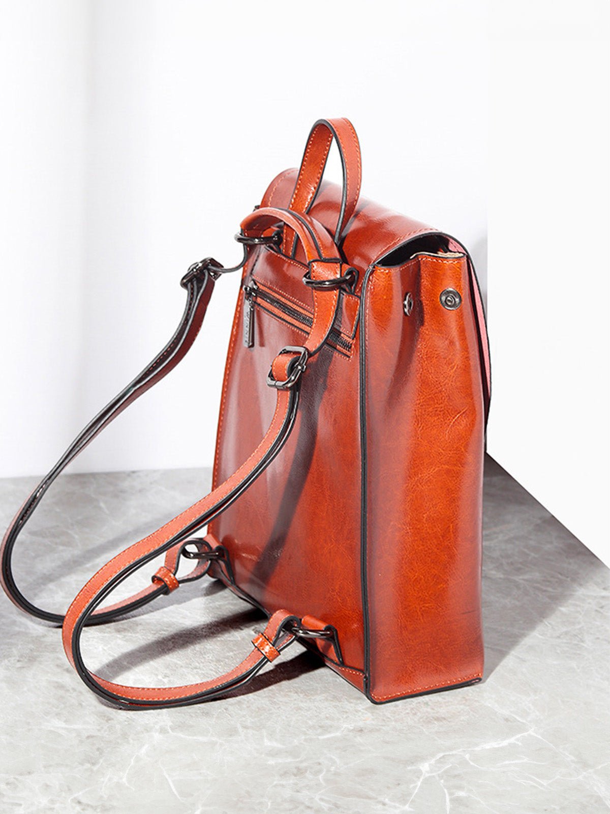 Sac à dos cuir femme, sac à dos ville, sac dos souple, sac dos fermeture magnétique, sac dos quotidien, modèle Osanne - Sac à dos - Cognac