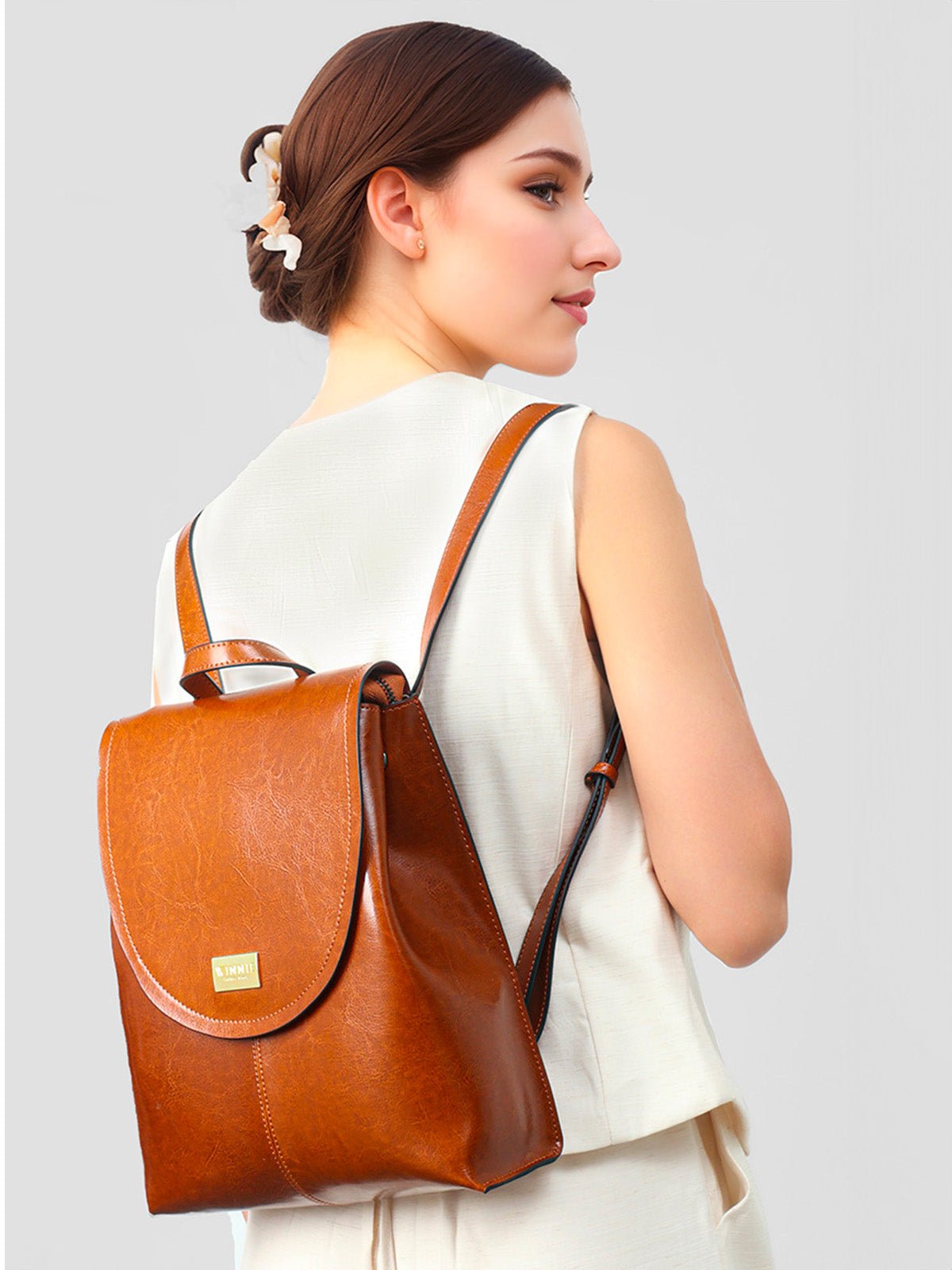 Sac à dos cuir femme, sac à dos ville, sac dos souple, sac dos fermeture magnétique, sac dos quotidien, modèle Osanne - Sac à dos - Cognac