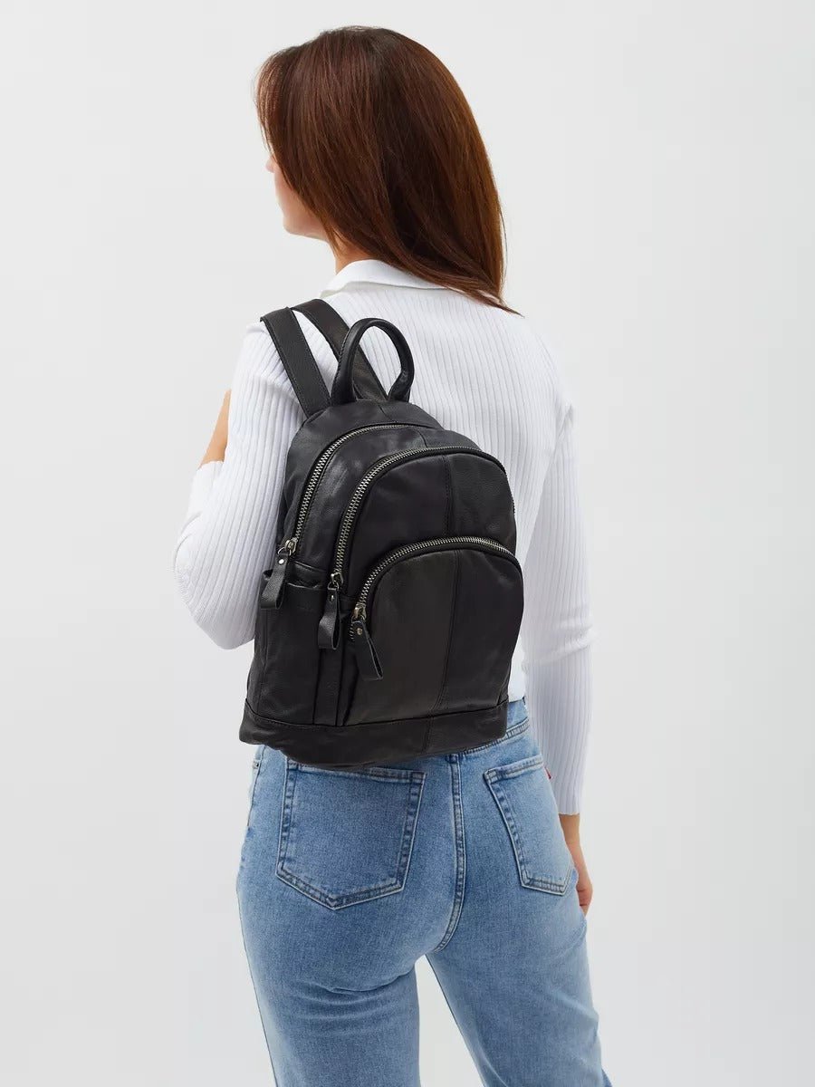 Sac à dos cuir noir femme, format compact, poches zippées, lanières réglables, design urbain, modèle Mana - Sac à dos - Noir
