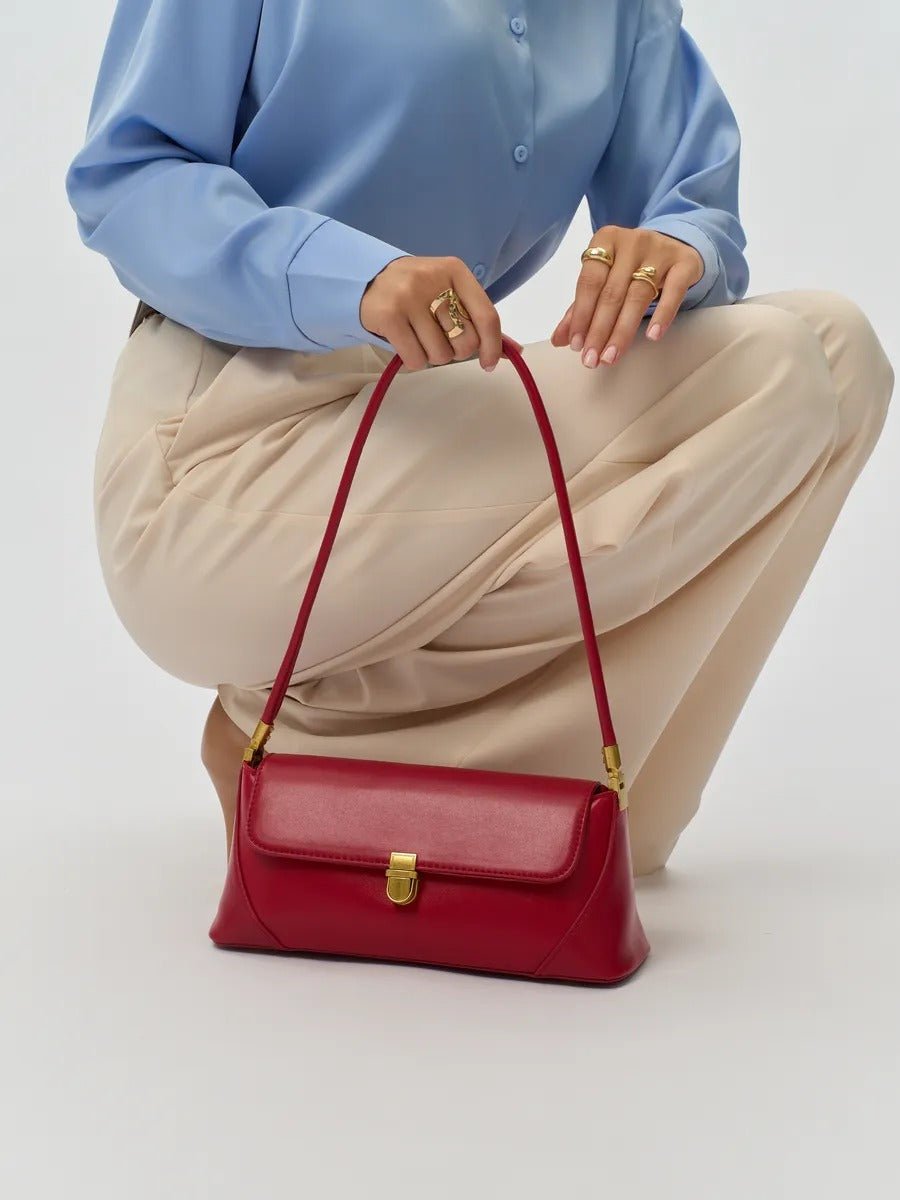 Sac à main baguette femme, sac bandoulière femme, sac épaule vintage, petit sac rigide, sac fermeture dorée, sac chic, modèle Ingrid - Sac à main - Rouge