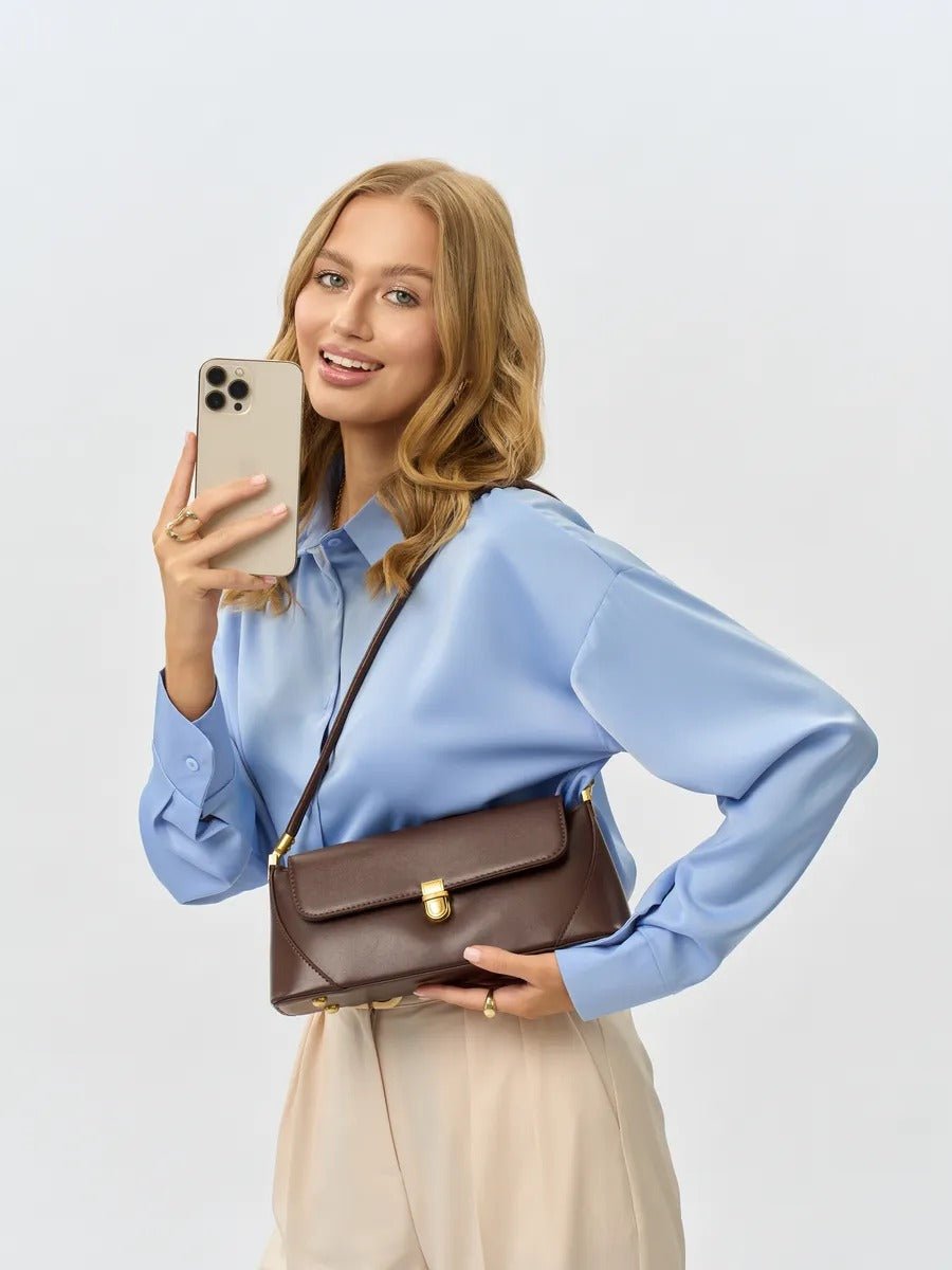Sac à main baguette femme, sac bandoulière femme, sac épaule vintage, petit sac rigide, sac fermeture dorée, sac chic, modèle Ingrid - Sac à main - Café