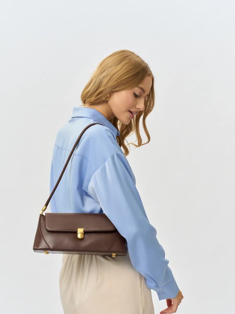 Sac à main baguette femme, sac bandoulière femme, sac épaule vintage, petit sac rigide, sac fermeture dorée, sac chic, modèle Ingrid - Sac à main - Café