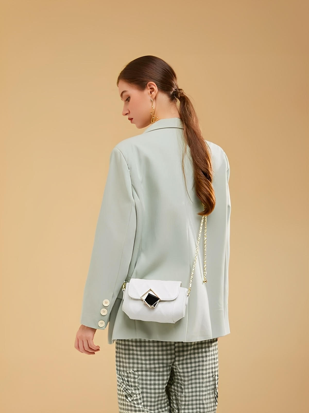 Sac à main bandoulière en cuir, chaîne dorée réglable, design géométrique, matelassé chic, sac femme noir ou blanc, modèle Junie - Sac à main - Blanc
