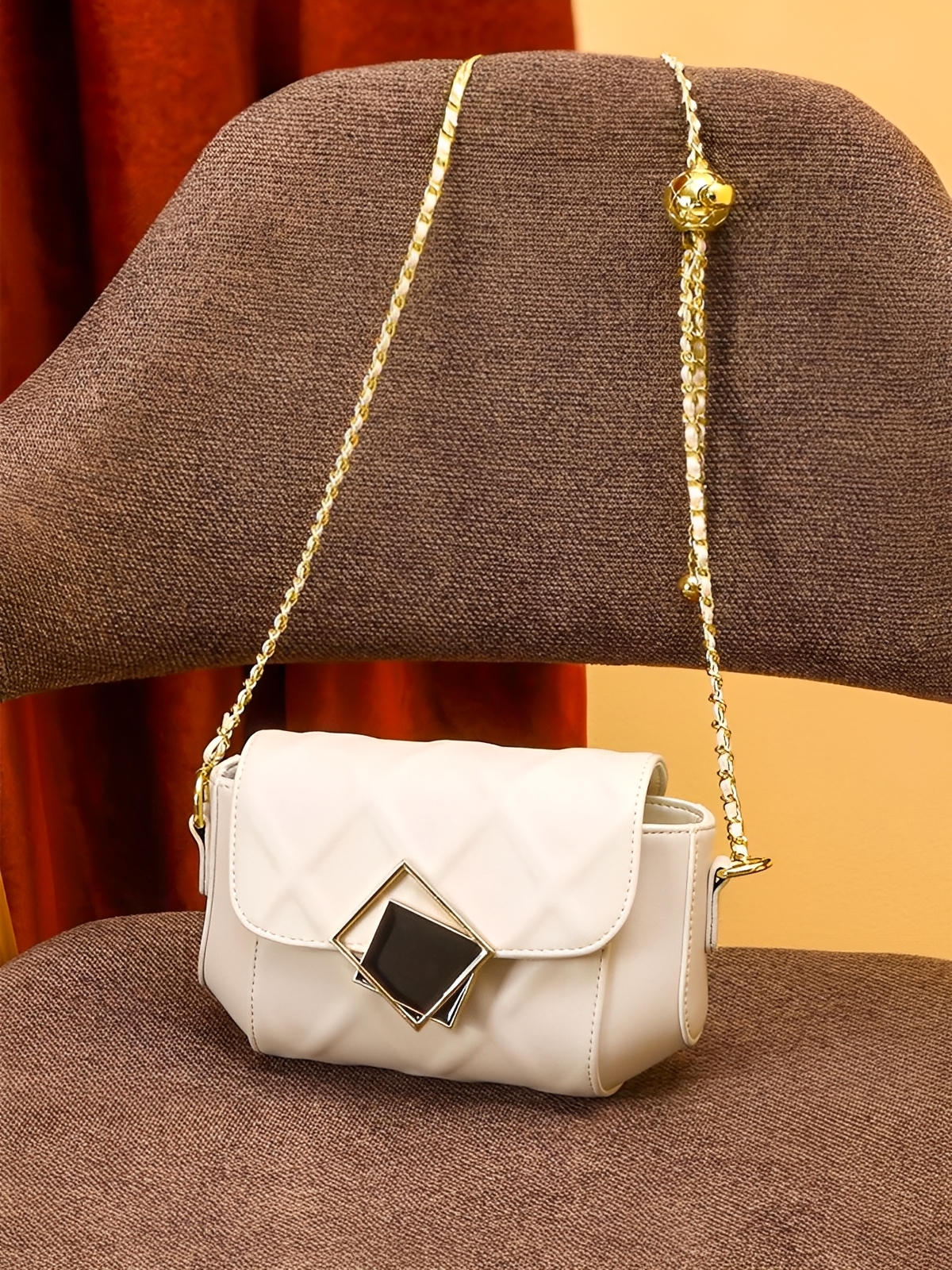 Sac à main bandoulière en cuir, chaîne dorée réglable, design géométrique, matelassé chic, sac femme noir ou blanc, modèle Junie - Sac à main - Blanc