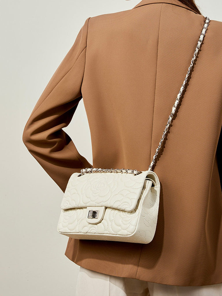 Sac à main bandoulière femme cuir matelassé, chaîne argentée, format moyen, rabat à fermoir, style floral, modèle Gimea - Sac à main - Blanc