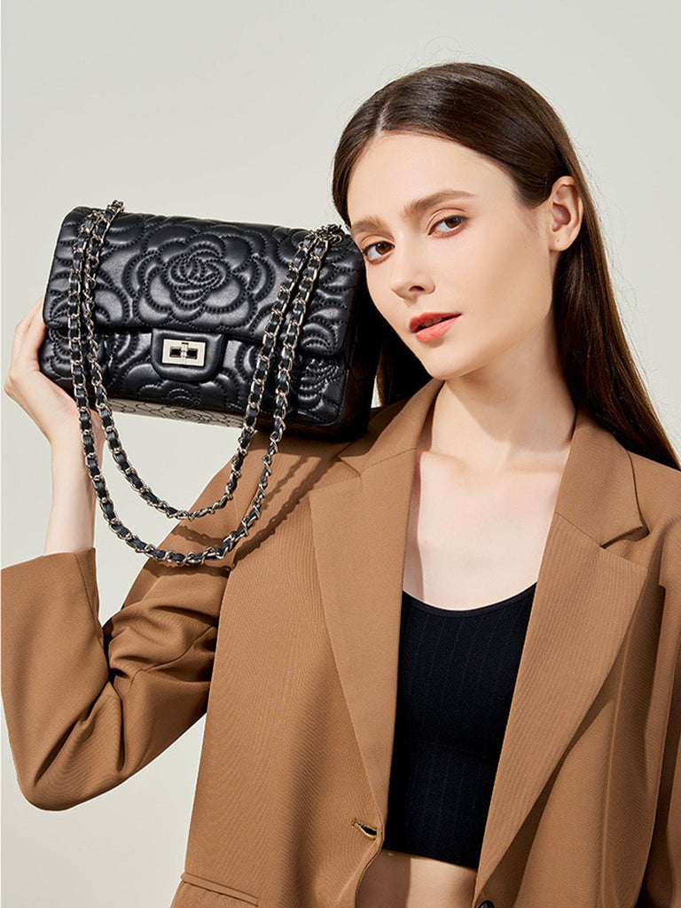 Sac à main bandoulière femme cuir matelassé, chaîne argentée, format moyen, rabat à fermoir, style floral, modèle Gimea - Sac à main - Noir