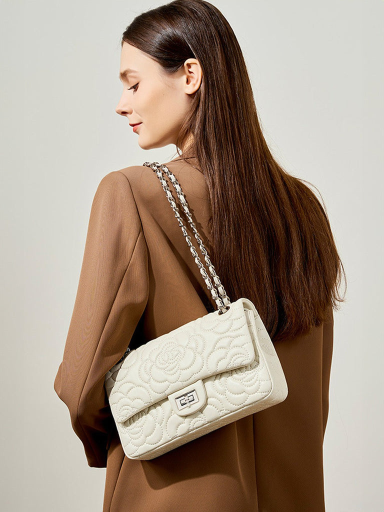 Sac à main bandoulière femme cuir matelassé, chaîne argentée, format moyen, rabat à fermoir, style floral, modèle Gimea - Sac à main - Blanc