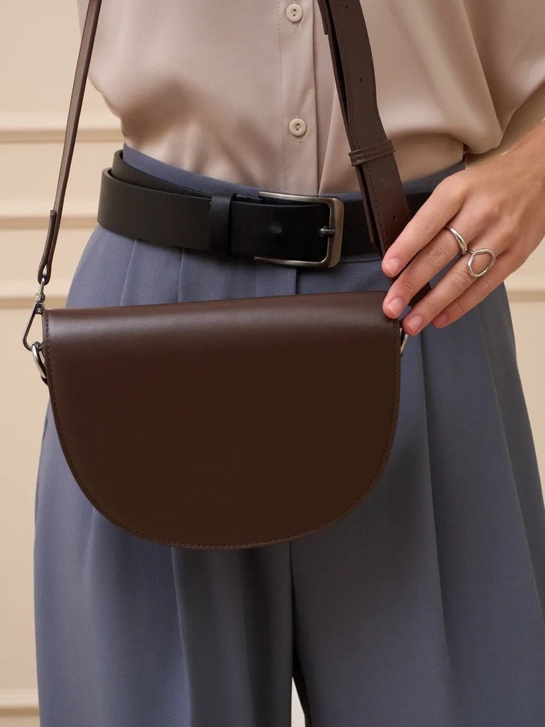 Sac à main bandoulière femme, sac demi - lune, sac PU, sac minimaliste, petit sac épaule, modèle Coloma - Sac à main - Marron