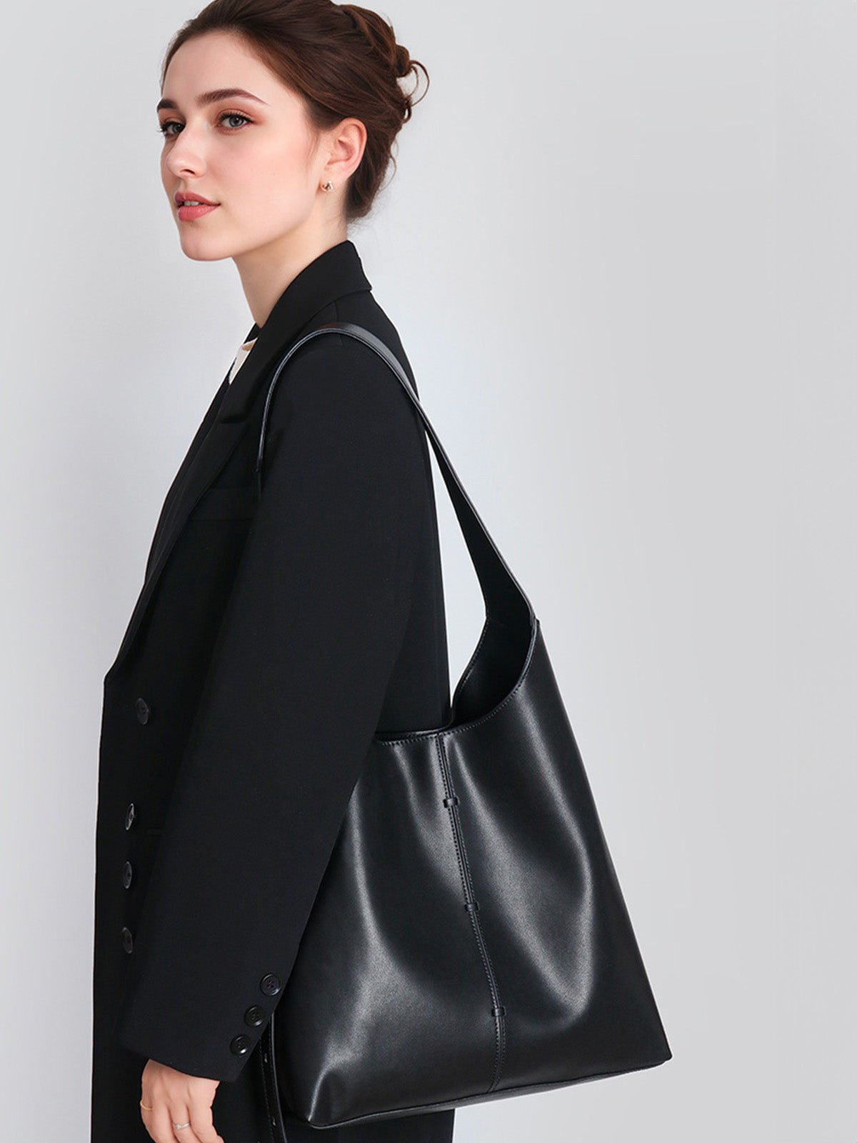 Sac à main cabas cuir, porté épaule, grande contenance, style minimaliste, fermeture magnétique, original et moderne, y2k, modèle Charite - Sac à main - Noir