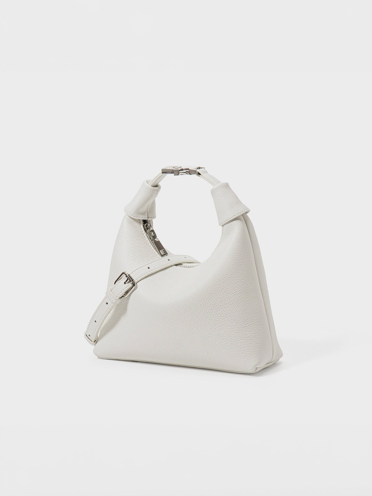 Sac à main coquillage cuir grainé, poignée nouée, porté main et bandoulière, zip sécurisé, noir ou blanc cassé, modèle Nymphe - Sac à main - Blanc