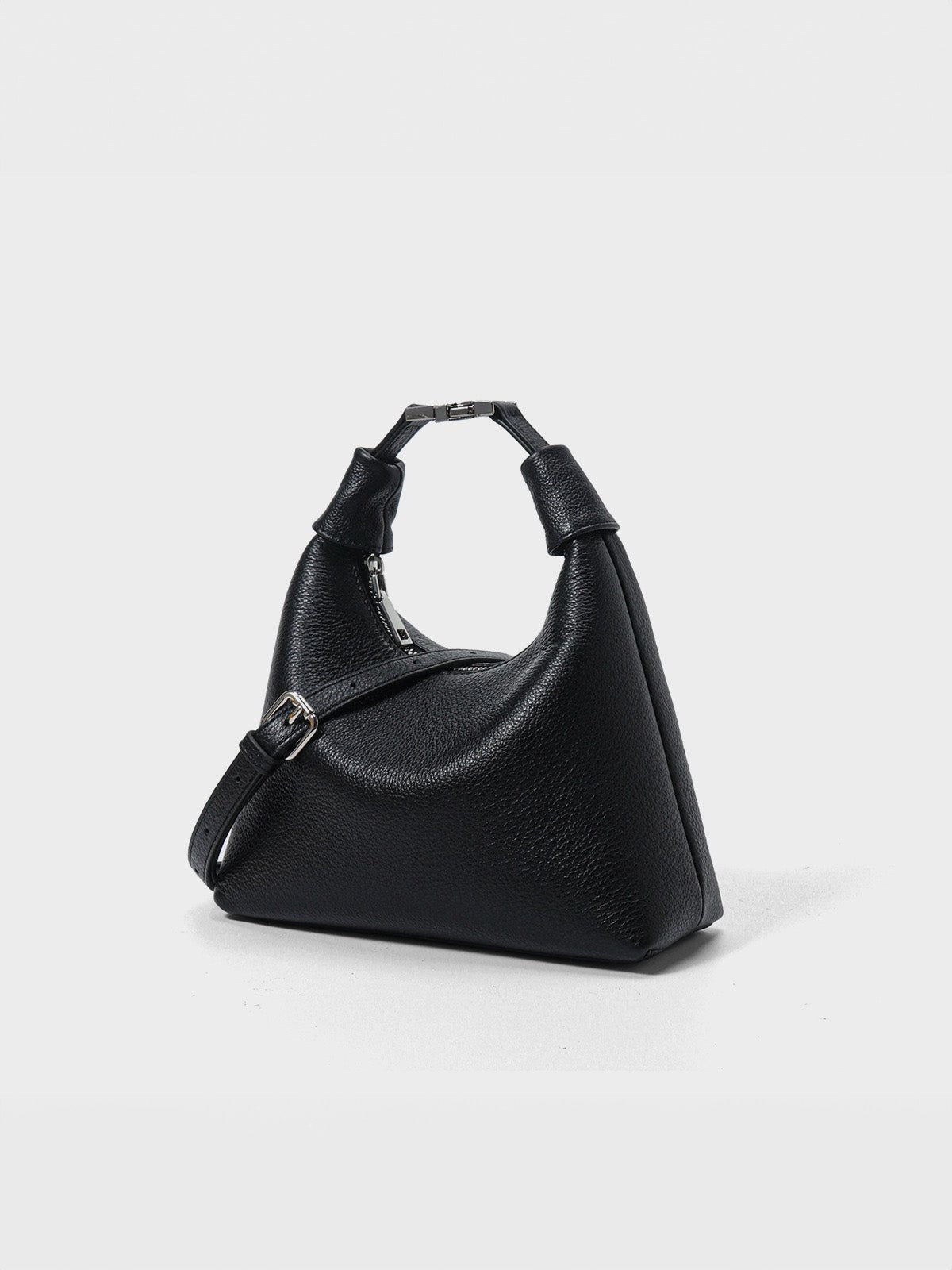 Sac à main coquillage cuir grainé, poignée nouée, porté main et bandoulière, zip sécurisé, noir ou blanc cassé, modèle Nymphe - Sac à main - Noir