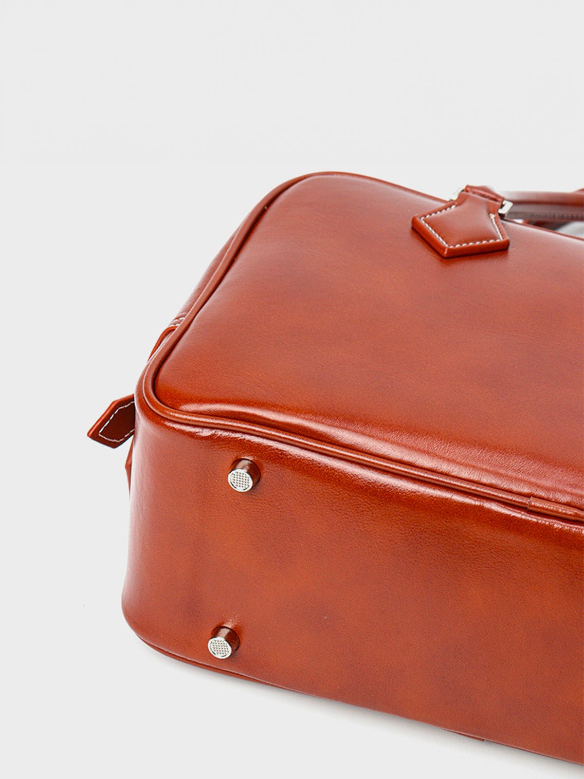 Sac à main cuir rigide femme, sac boston petite taille, sac bandoulière forme boxy, sac carré tendance, sac porté main chic, modèle Aure - Sac à main - Cognac