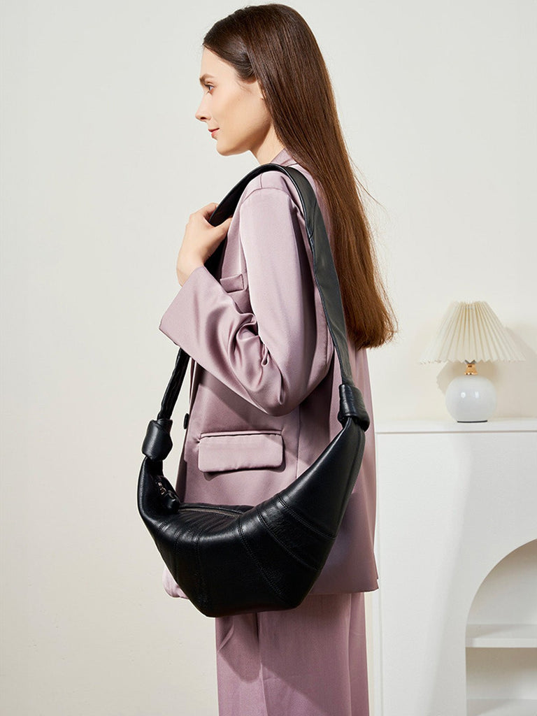 Sac à main en cuir de mouton noir, forme croissant, porté épaule, design structuré, zip sécurisé, y2k, modèle Yuka - Sac à main - Noir M