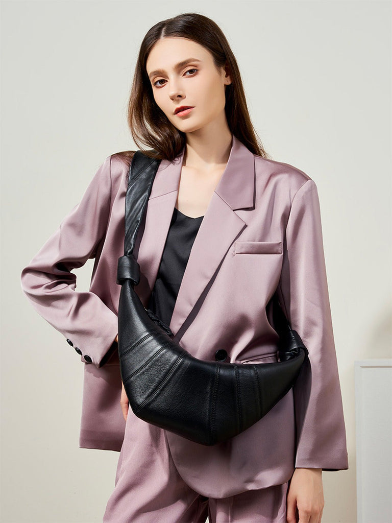 Sac à main en cuir de mouton noir, forme croissant, porté épaule, design structuré, zip sécurisé, y2k, modèle Yuka - Sac à main - Noir M