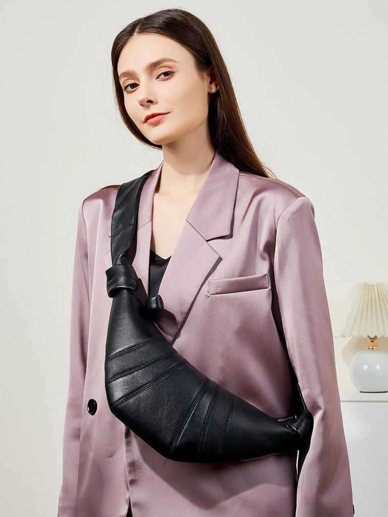 Sac à main en cuir de mouton noir, forme croissant, porté épaule, design structuré, zip sécurisé, y2k, modèle Yuka - Sac à main - Noir M