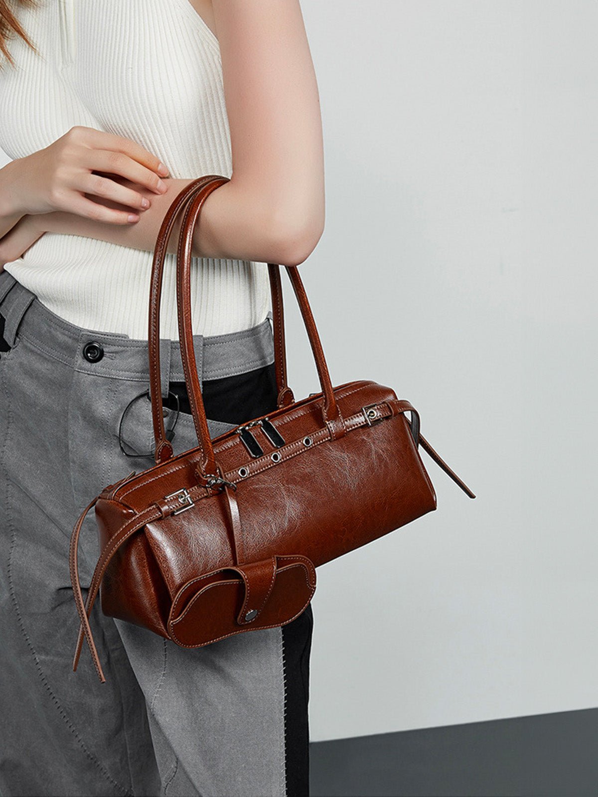 Sac à main en cuir femme, sac à main bandoulière épaule, sac baguette rétro tendance, grand format quotidien, poche extérieure pratique, modèle Isane - Sac à main - Marron