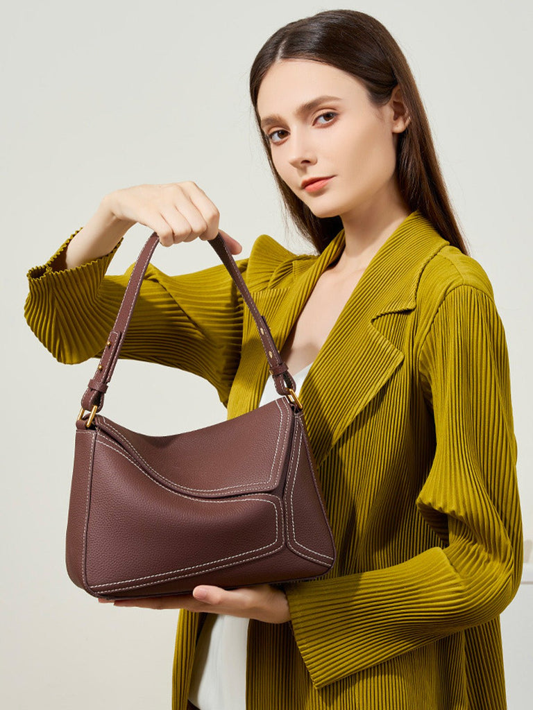 Sac à main en cuir femme, sac porté épaule, sac porté main, idéal pour le quotidien, sac à rabat chic, sac de ville spacieux, modèle Bérisse - Sac à main - Marron