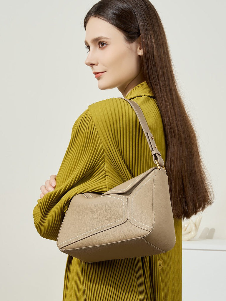 Sac à main en cuir femme, sac porté épaule, sac porté main, idéal pour le quotidien, sac à rabat chic, sac de ville spacieux, modèle Bérisse - Sac à main - Beige