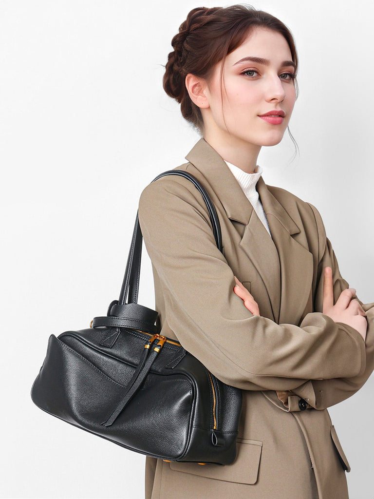 Sac à main en cuir grainé, bandoulière réglable, grand compartiment, format rectangulaire, style épuré, modèle Digne - Sac à main - Noir