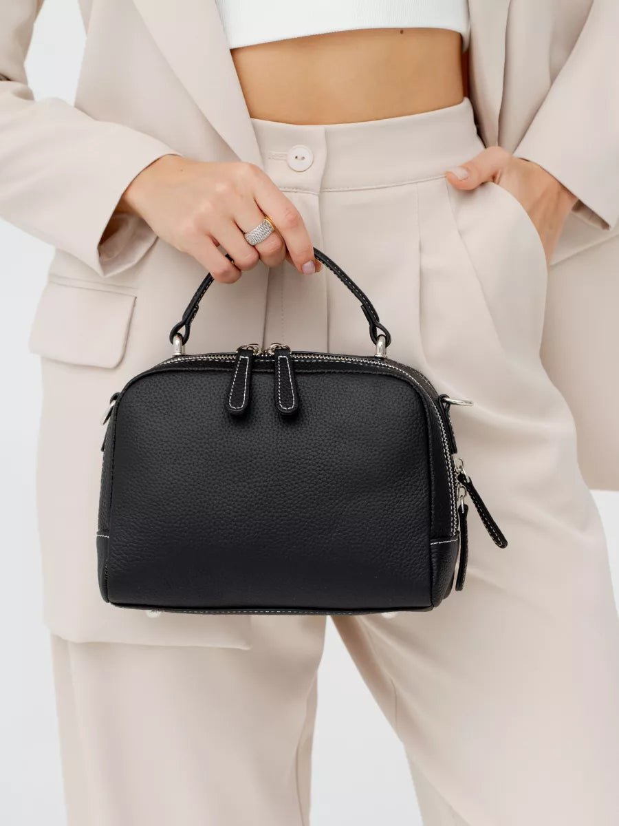 Sac à main en cuir, petit format rigide, bandoulière réglable, compartiments zippés, style urbain, modèle Gravine - Sac à main - Noir